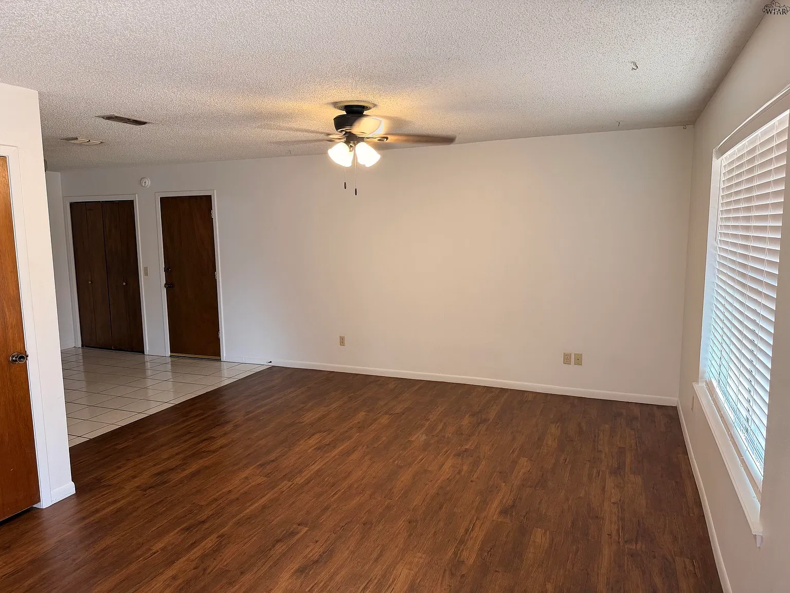 3 bed, 1.0 bath, 1209 sqft, $1,495 — Photo 3