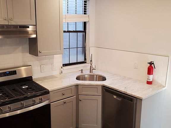 3rd image of 315 Monroe St #3