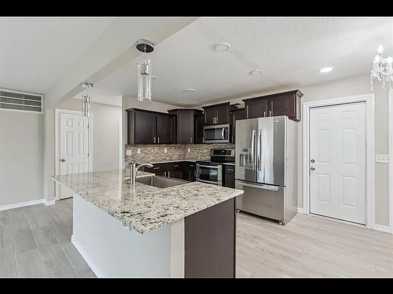 8500 Candlewood Dr — Photo 4