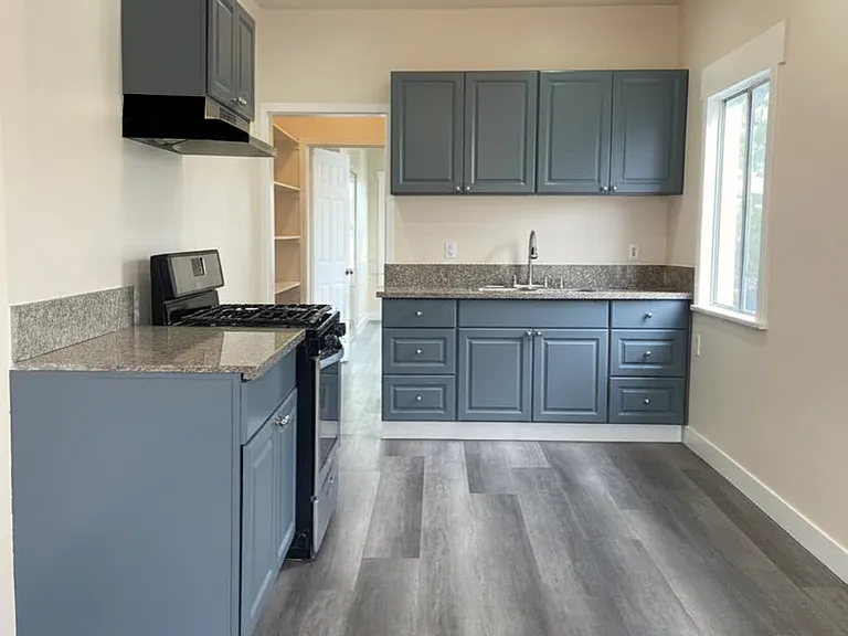 1528 Attridge Ave — Photo 1