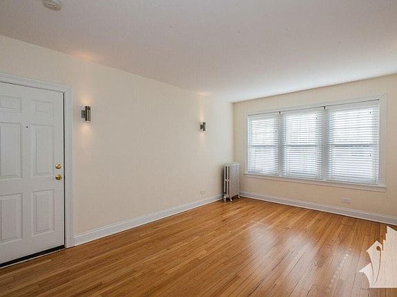 2nd image of 5062 N Wolcott Ave APT 2W