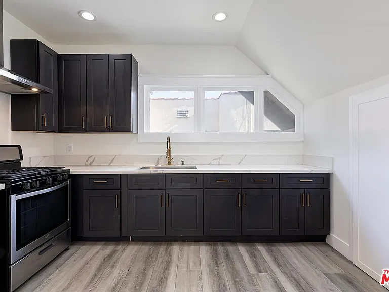 1054 Maine Ave #1054 — Photo 8