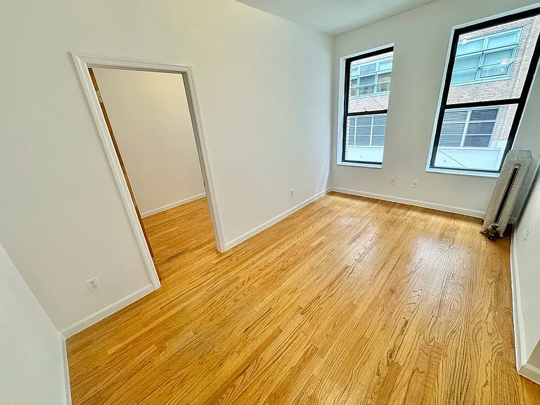 352 W 15th St #402 — Photo 1