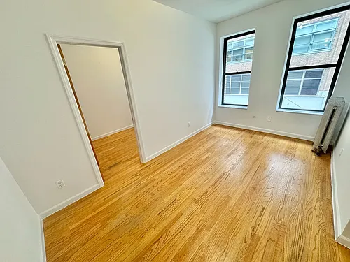 352 W 15th St #402 Photo 1