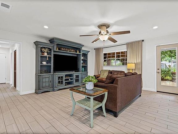 5th image of 5813 Ryals St