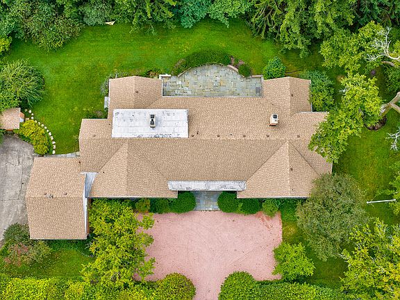 4th image of 64 Locust Rd