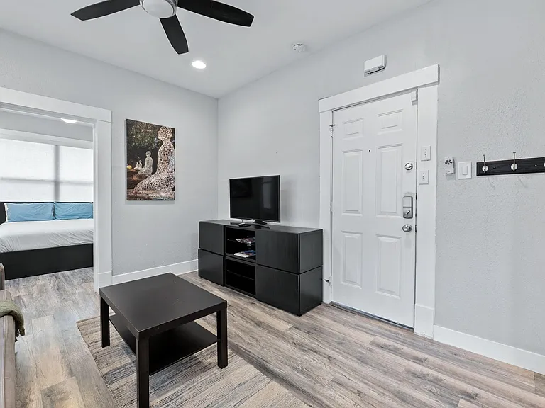 412 Drew St #4 — Photo 3