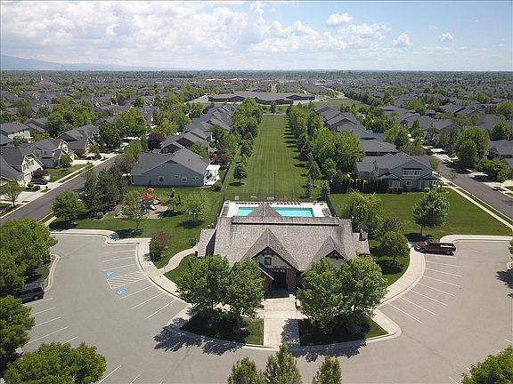 Paramount Clubhouse/Elementary