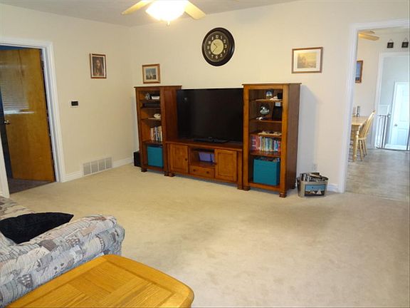 3rd image of 1020 Cassia Ave