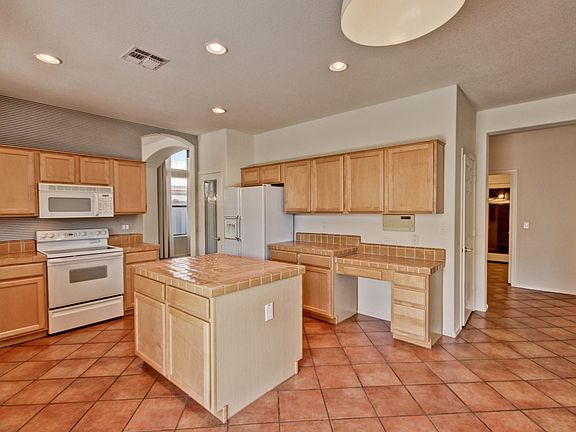 4th image of 2908 N 114th Dr