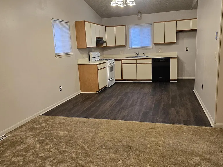 11921 Belmont Ave — Photo 6