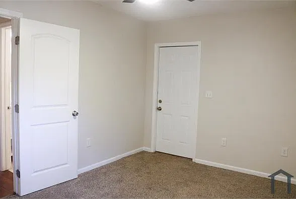 2 bed, 900 sqft, $2,100 — Photo 4