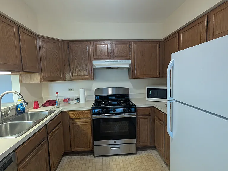 410 Orleans Ave — Photo 8