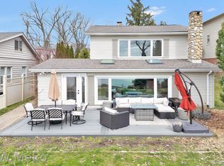 540 Grixdale Ln, Waterford, MI 48328