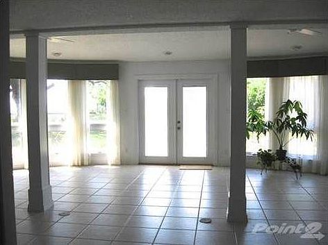 2nd image of 3920 Monteigne Dr