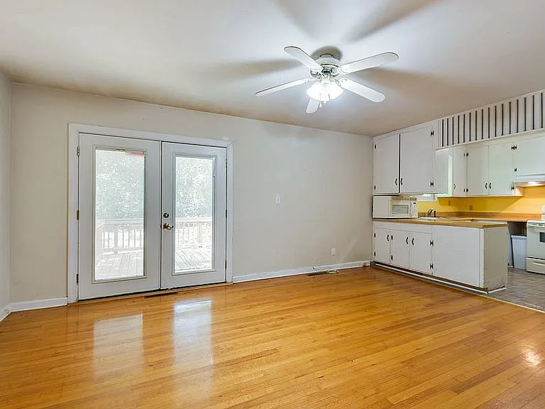 1506 Sunset Ln — Photo 2