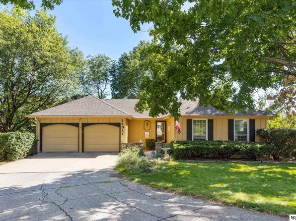 11311 T Cir, Omaha, NE 68137