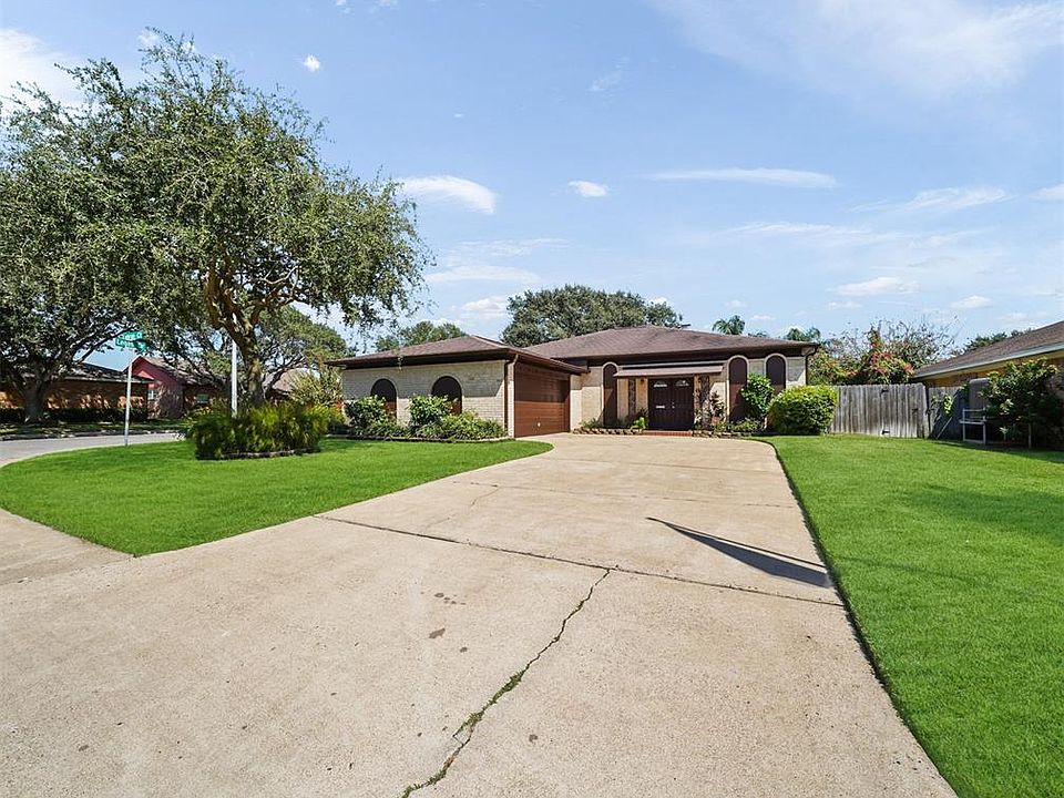 1st image of 66 Lebrun Ct