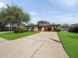 66 Lebrun Ct, Galveston, TX 77551
