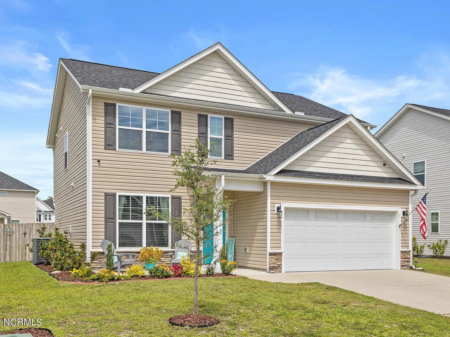 4 bed, 2.5 bath, $2,500 — Photo 2