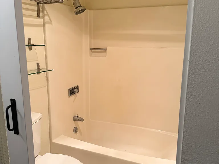 511 E Roy St #314 — Photo 8