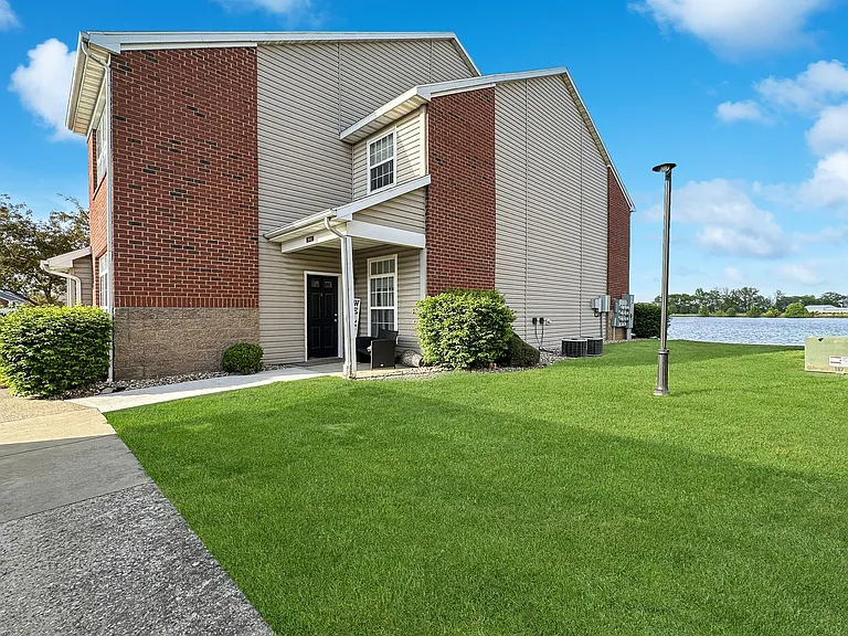 703 Beachfront Dr — Photo 13