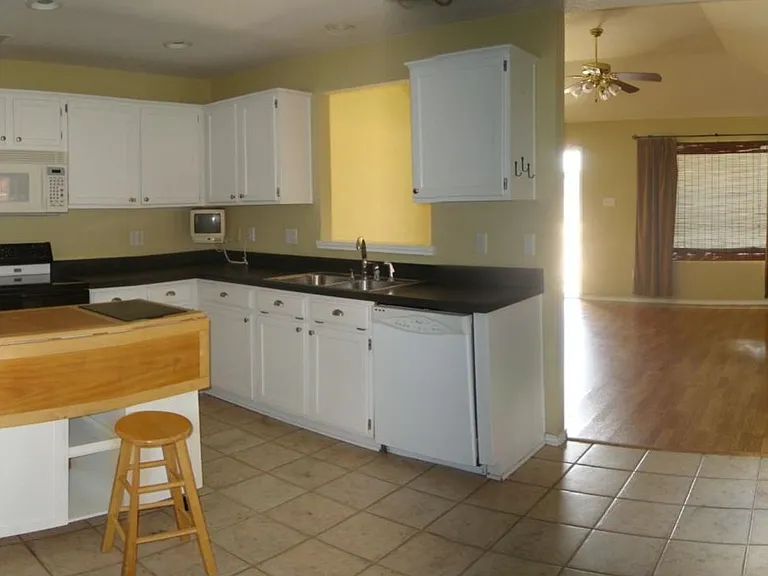 4208 Glennwood Dr — Photo 6