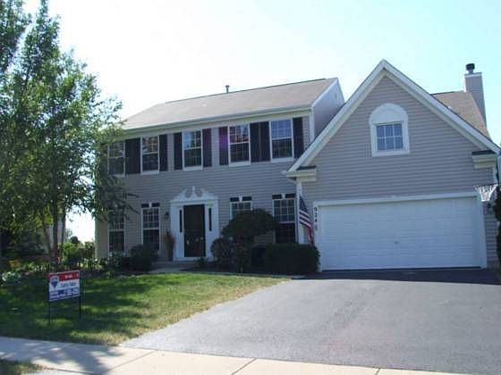1st image of 924 Mockingbird Dr