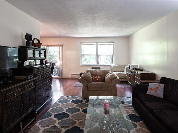 4th image of 742 Sierra Vista Ln
