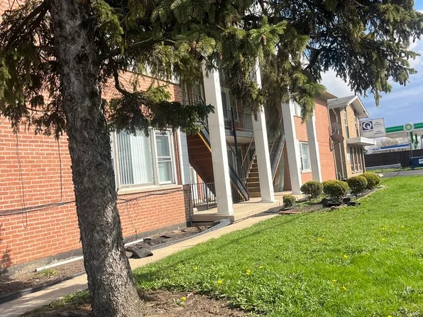 7831 Roberts Rd #4, Bridgeview, IL 60455