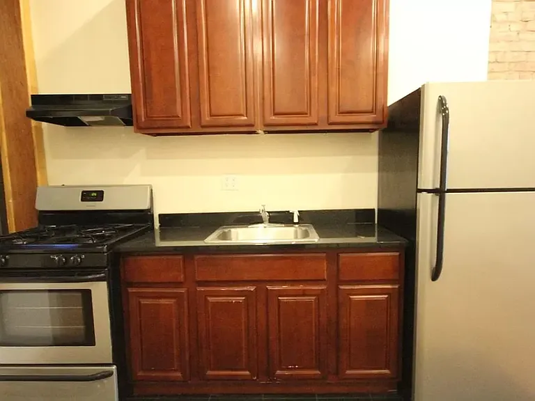 291 Cornelia St #1L — Photo 9