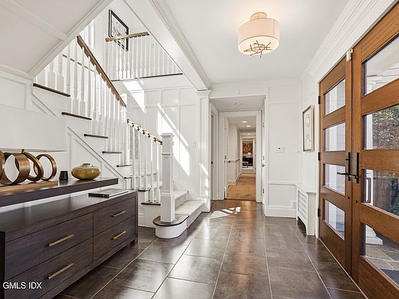 4th image of 8 Willowmere Ave