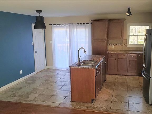 3rd image of 3078 Lakeland Ct