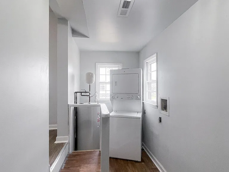 441 E Sprague St #C — Photo 4