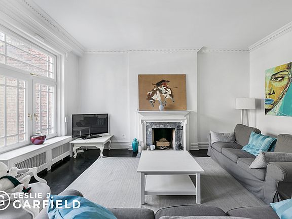 2nd image of 129 W 77th St APT 2