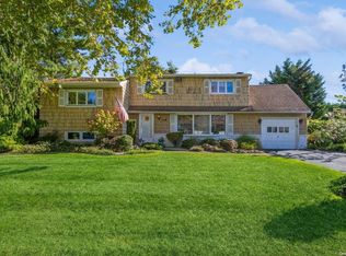 109 Harbor Ln, Massapequa Park, NY 11762