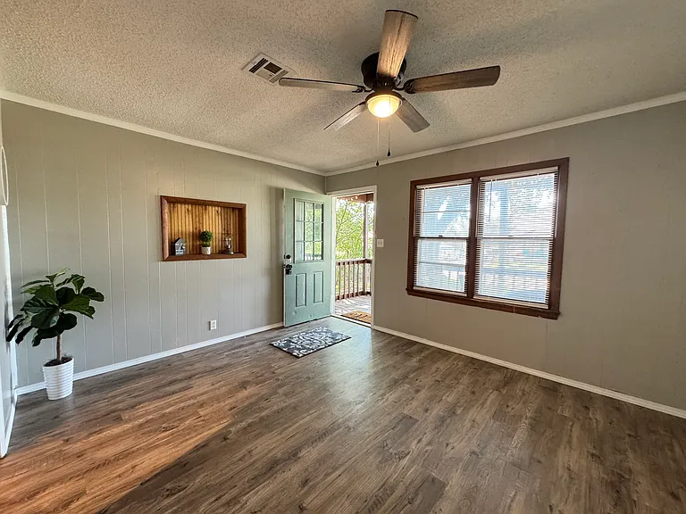 1240 E Walnut St — Photo 8