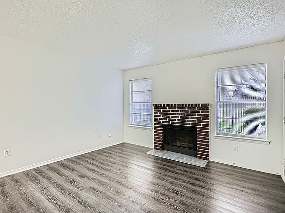 3700 S Tyler St 102 - Web Quality - 003 - 04 Living Room