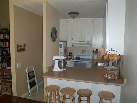 3rd image of 865 Woodside Ln E Unit 11