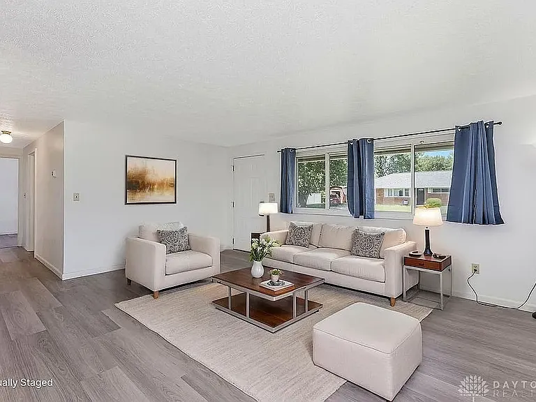2090 Mattis Dr — Photo 18