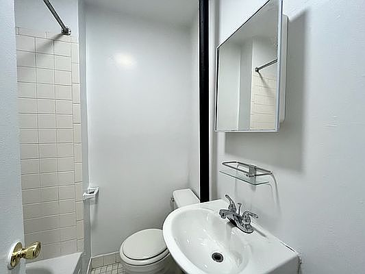 5th image of 308 E 6th St APT 8