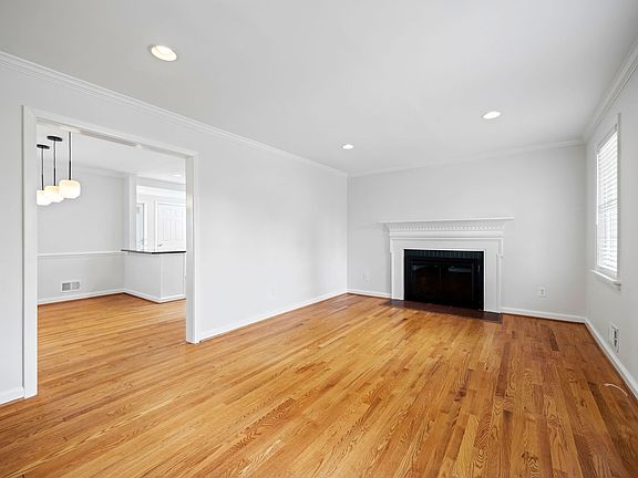 5th image of 1910 Wilmington Ave