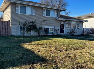 10344 Leslie Ln, Chicago Ridge, IL 60415