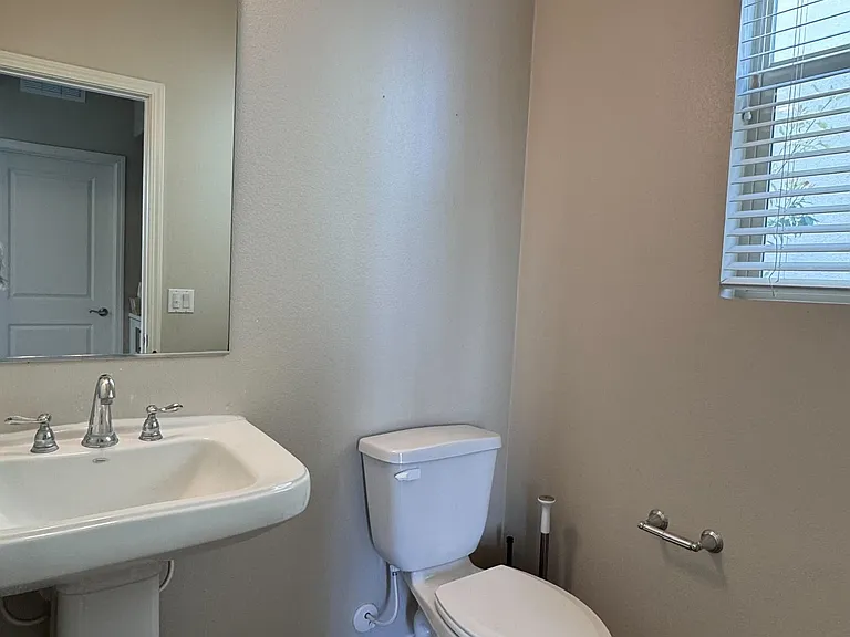 2233 W Anacasa Way — Photo 8
