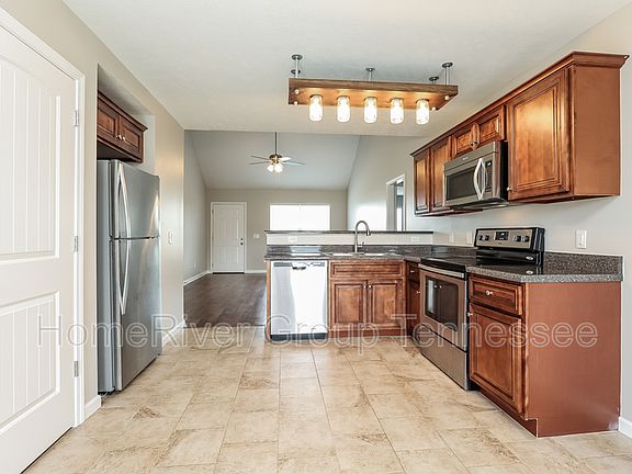 5th image of 1111 Niagra Ct