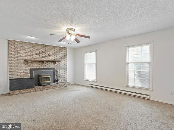 5th image of 523 Richard St