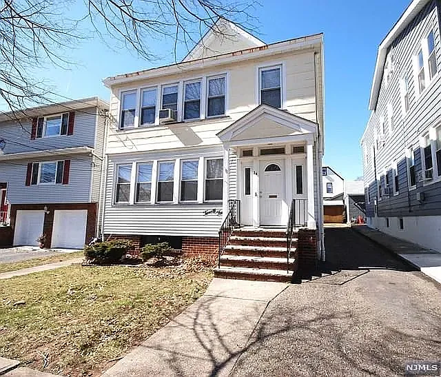 24 Curtis St #2