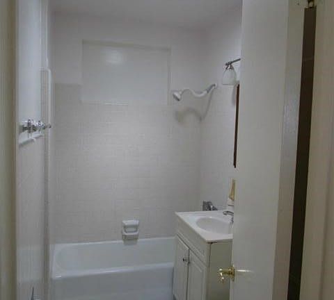 3rd image of 1036 W 212th St