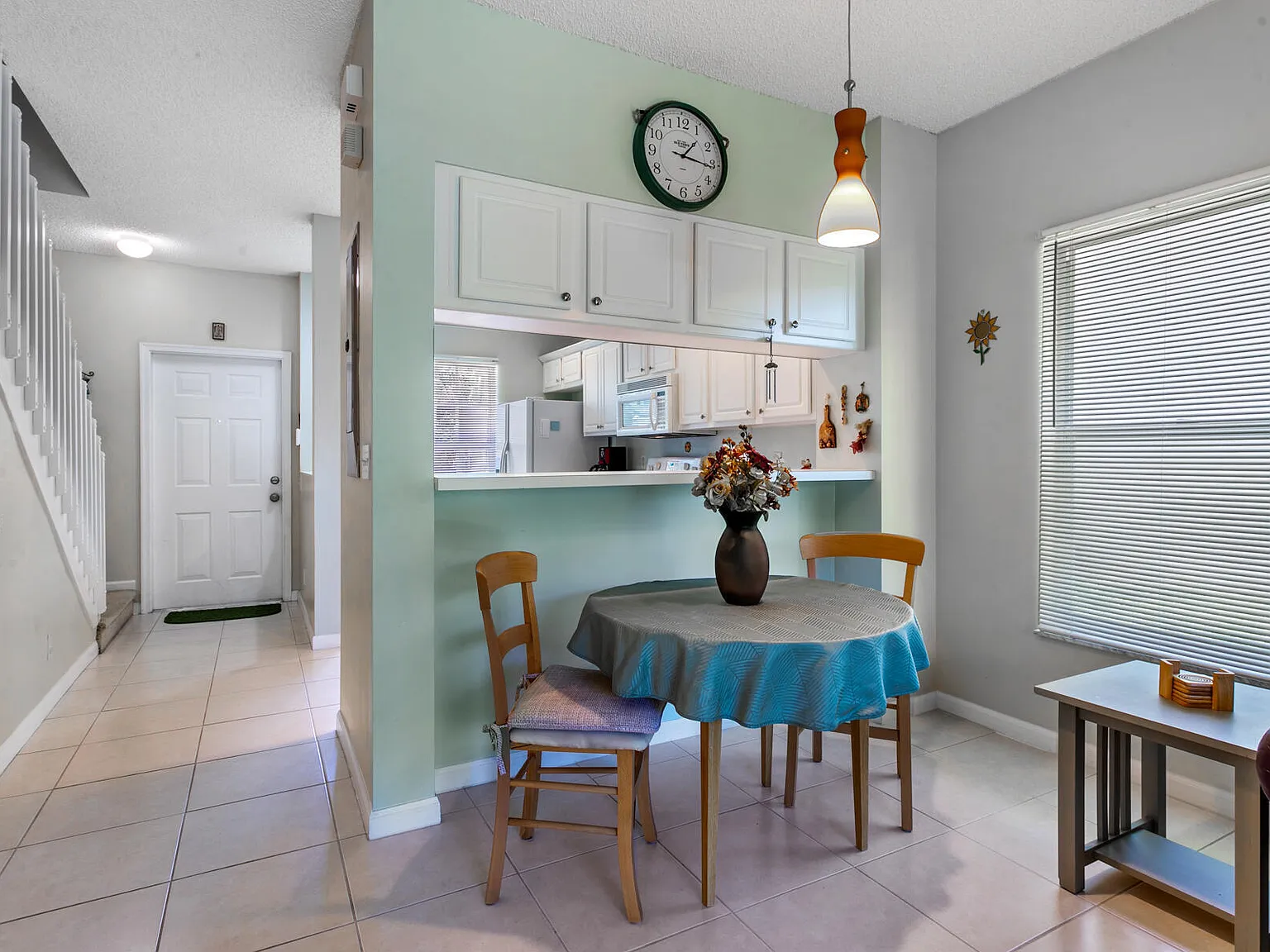 2 bed, 2.5 bath, 1104 sqft, $2,700 — Photo 2