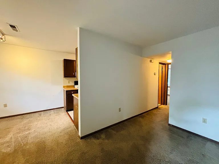 1744 Donlee Dr — Photo 4